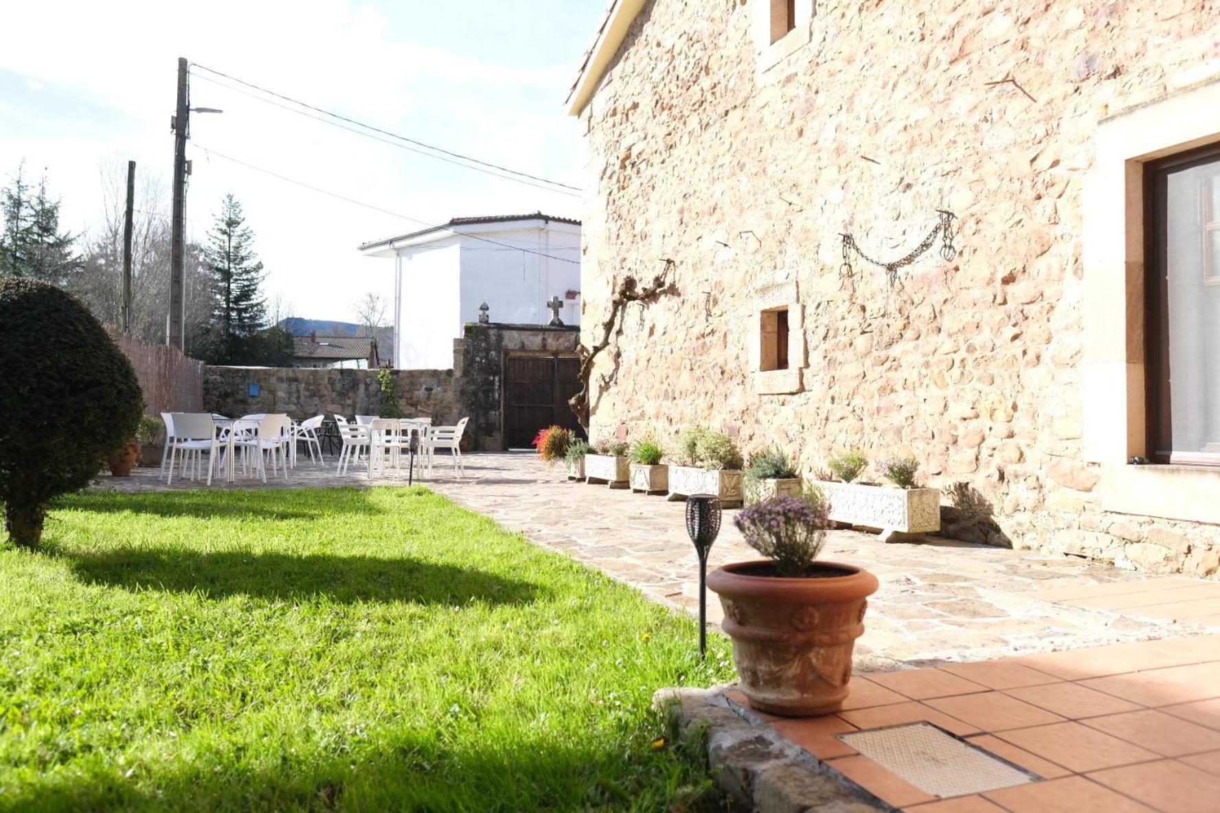 Posada La Estela De Barros Corrales De Buelna Экстерьер фото
