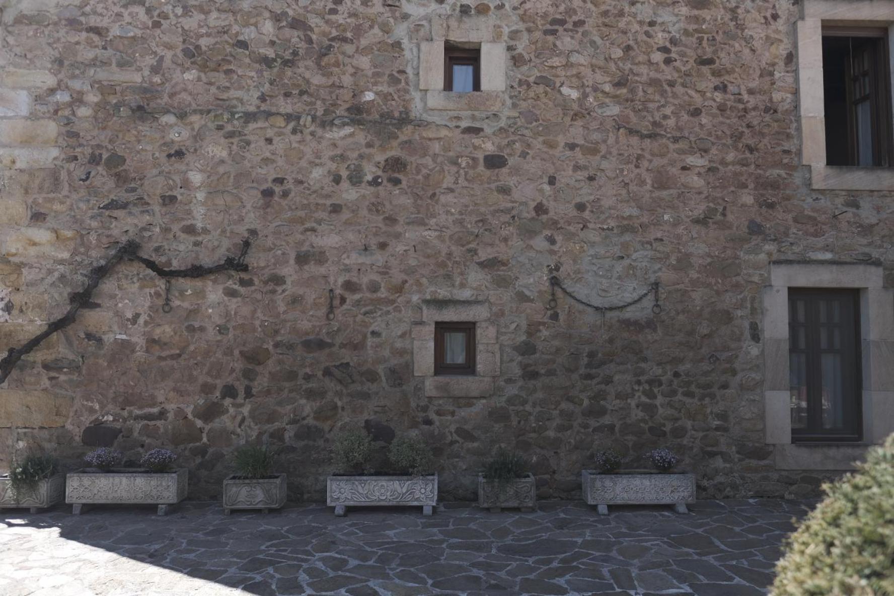 Posada La Estela De Barros Corrales De Buelna Экстерьер фото