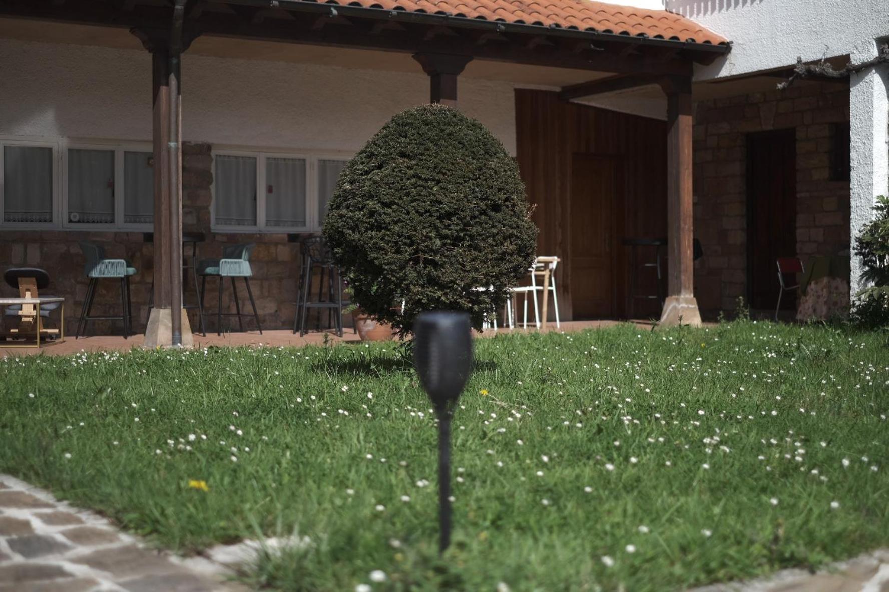 Posada La Estela De Barros Corrales De Buelna Экстерьер фото